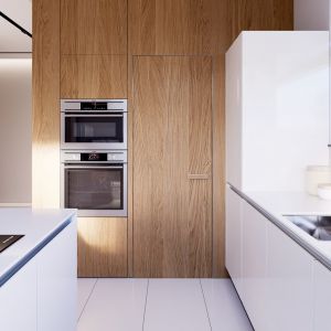 Kuchnia z nowoczesnym półwyspem to subtelne połączenie bieli i drewna. Projekt i zdjęcia: Zespół Projektowy HomeKONCEPT