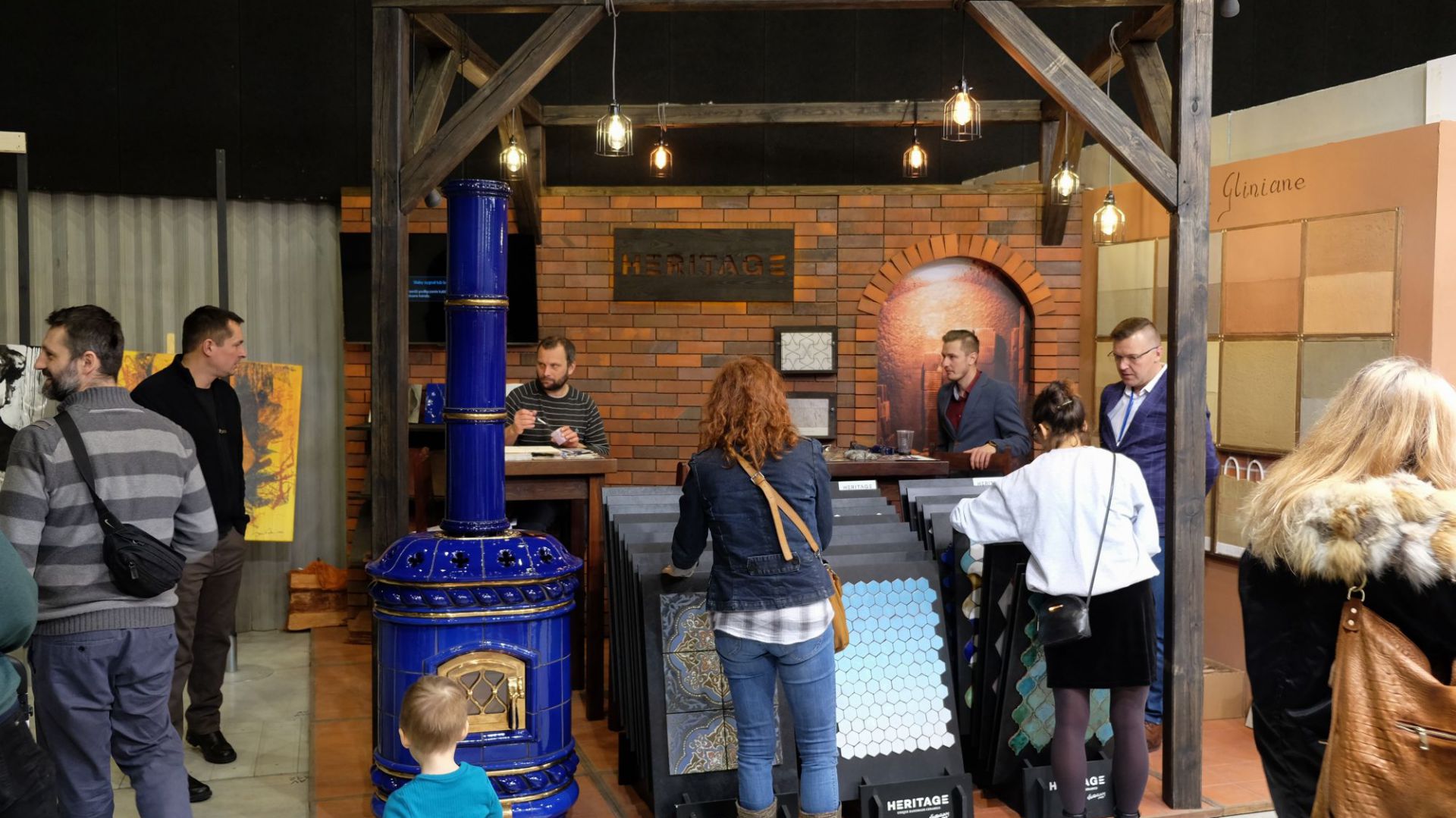 Na stoisku Heritage Ceramics znalazła się cała gama inspirujących produktów do dekoracji ścian i podłóg, piękne piece kaflowe i wysokiej klasy dachówki ceramiczne. Fot. PTWP