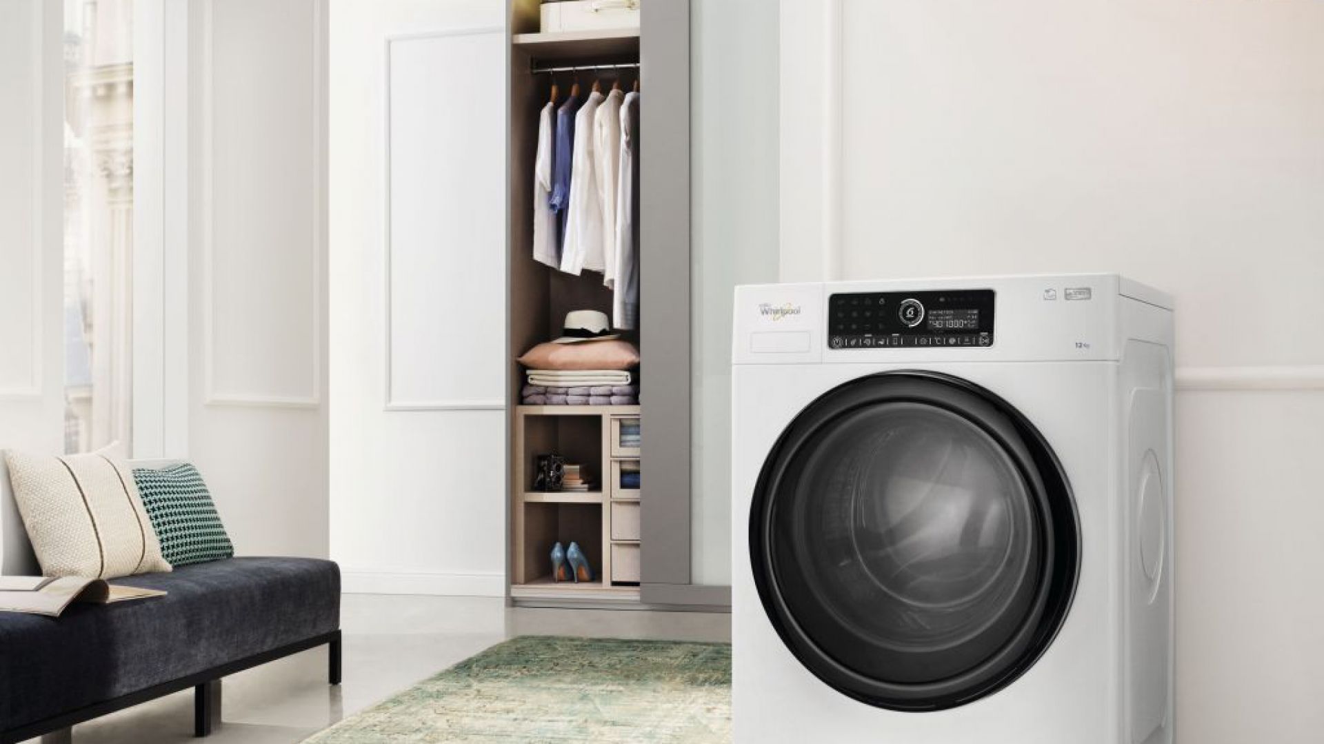 Pralki Whirlpool FSCR 12432 wyposażone w technologię 6. Zmysł pozwalają zaoszczędzić do 50 procent wody, energii i czasu. Fot. Whirlpool