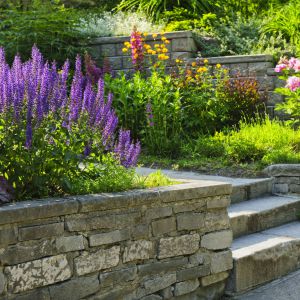 Mała architektura ogrodowa - projektujemy schody. Fot. Shutterstock 