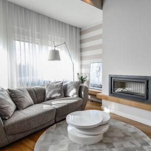 Oryginalny apartament na wielu poziomach - salon. Projekt: Aleksandra Pałczak-Czajkowska. Fot. Bartosz Gebalski