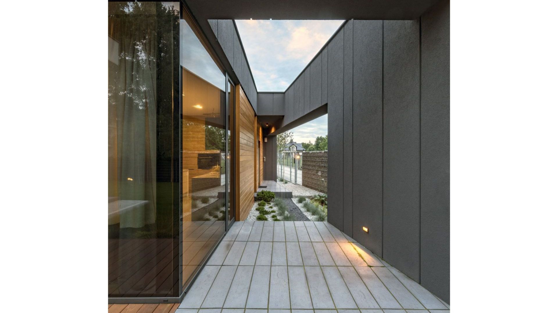 FIL House w Konstancinie-Jeziornie. Projekt: Beczak/Beczak/Architekci. Fot. Baumit