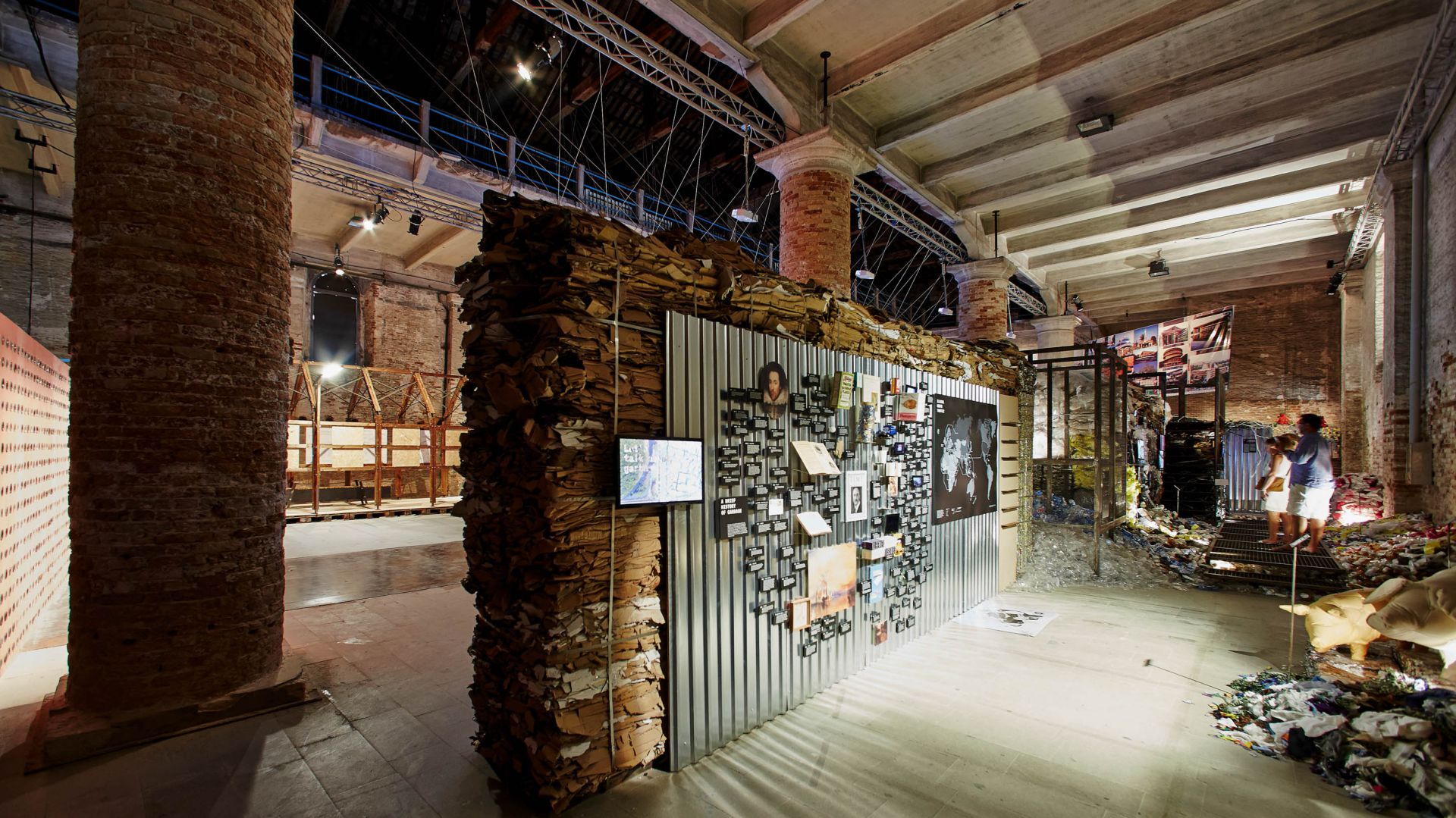 Let's Talk About Garbage to projekt stworzony przez Hugona Kowalskiego i Marcina Szczelinę podczas 15. edycji Międzynarodowego Biennale Architektury w Wenecji. Fot. Bartek Barczyk / IKEA
