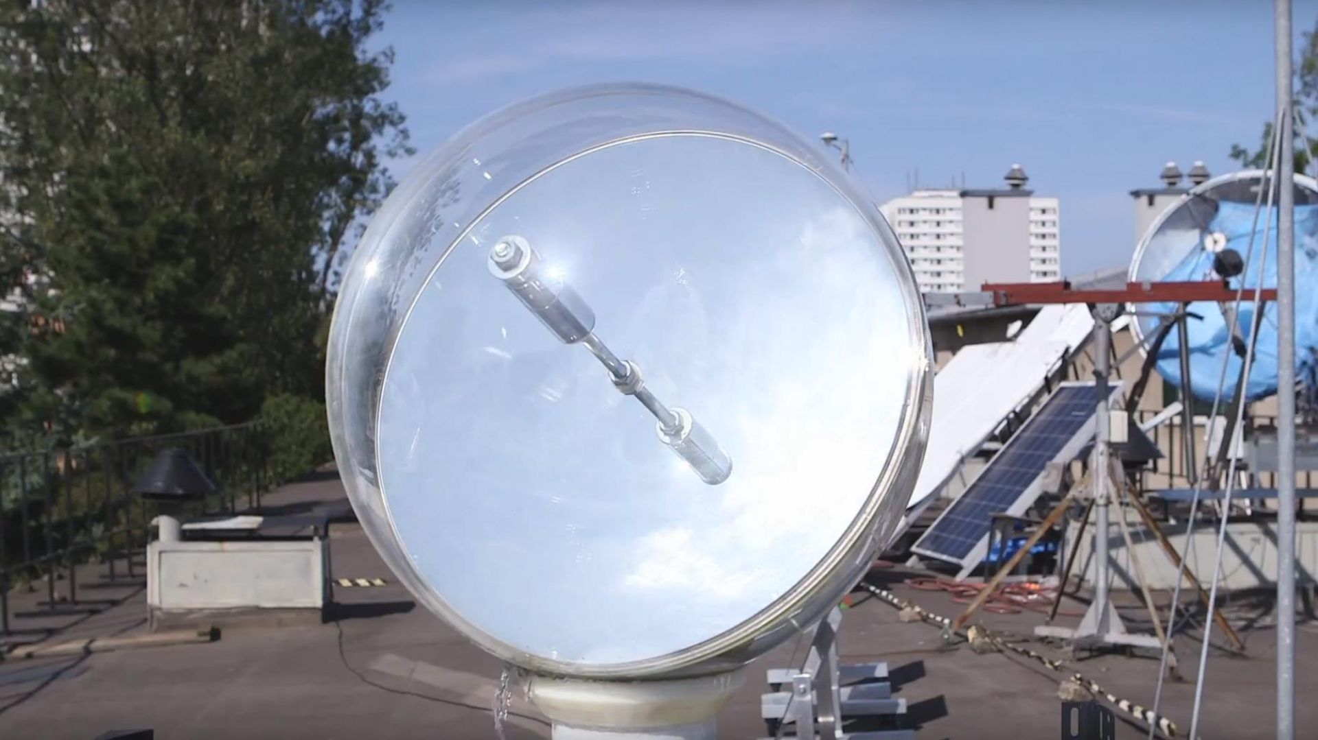 Heliostat z AGH zapewnia światło słoneczne w pomieszczeniach zacienionych.jpg