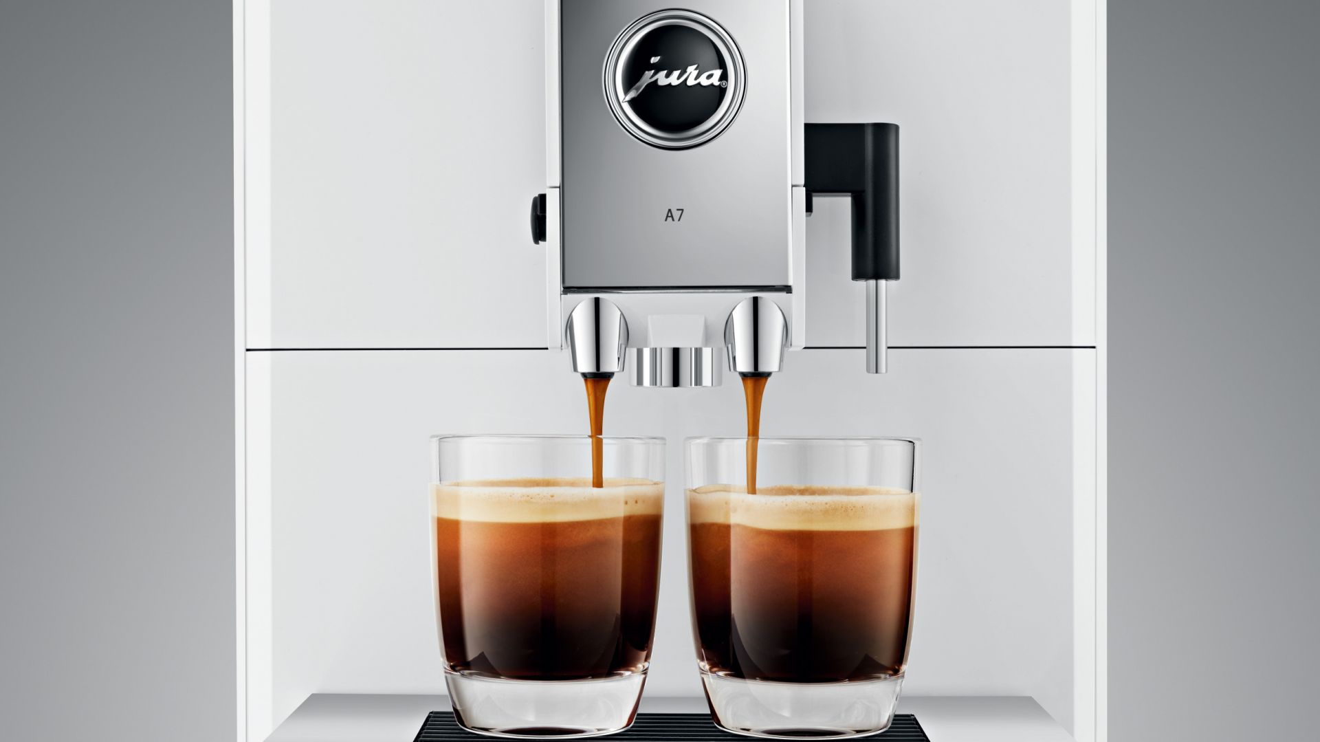 Fanom kompaktu przypadnie do gustu model JURA A7, który za naciśnięciem jednego przycisku przygotuje bajkowe cappuccino i modne latte macchiato, ale też klasyczne espresso i kawę.