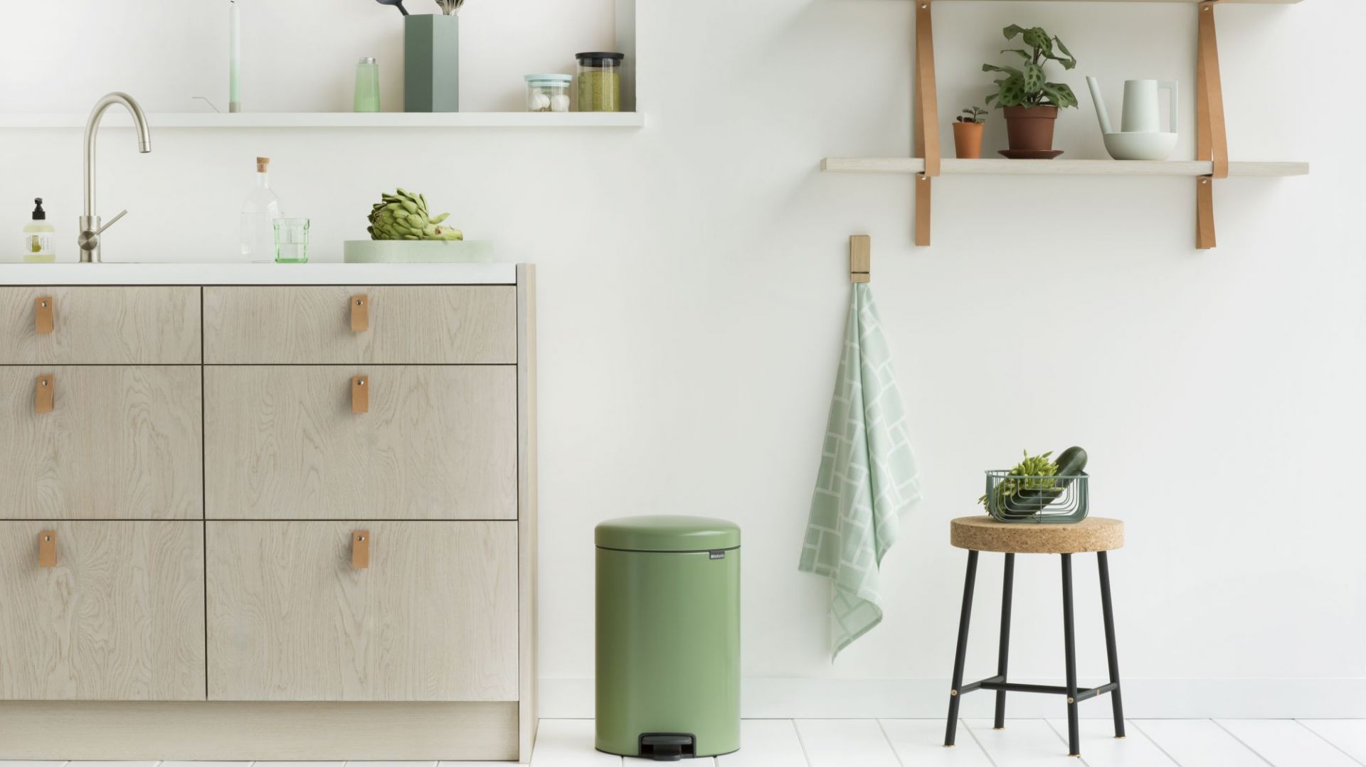 Kosz na śmieci w jesiennych kolorach. Fot. Brabantia
