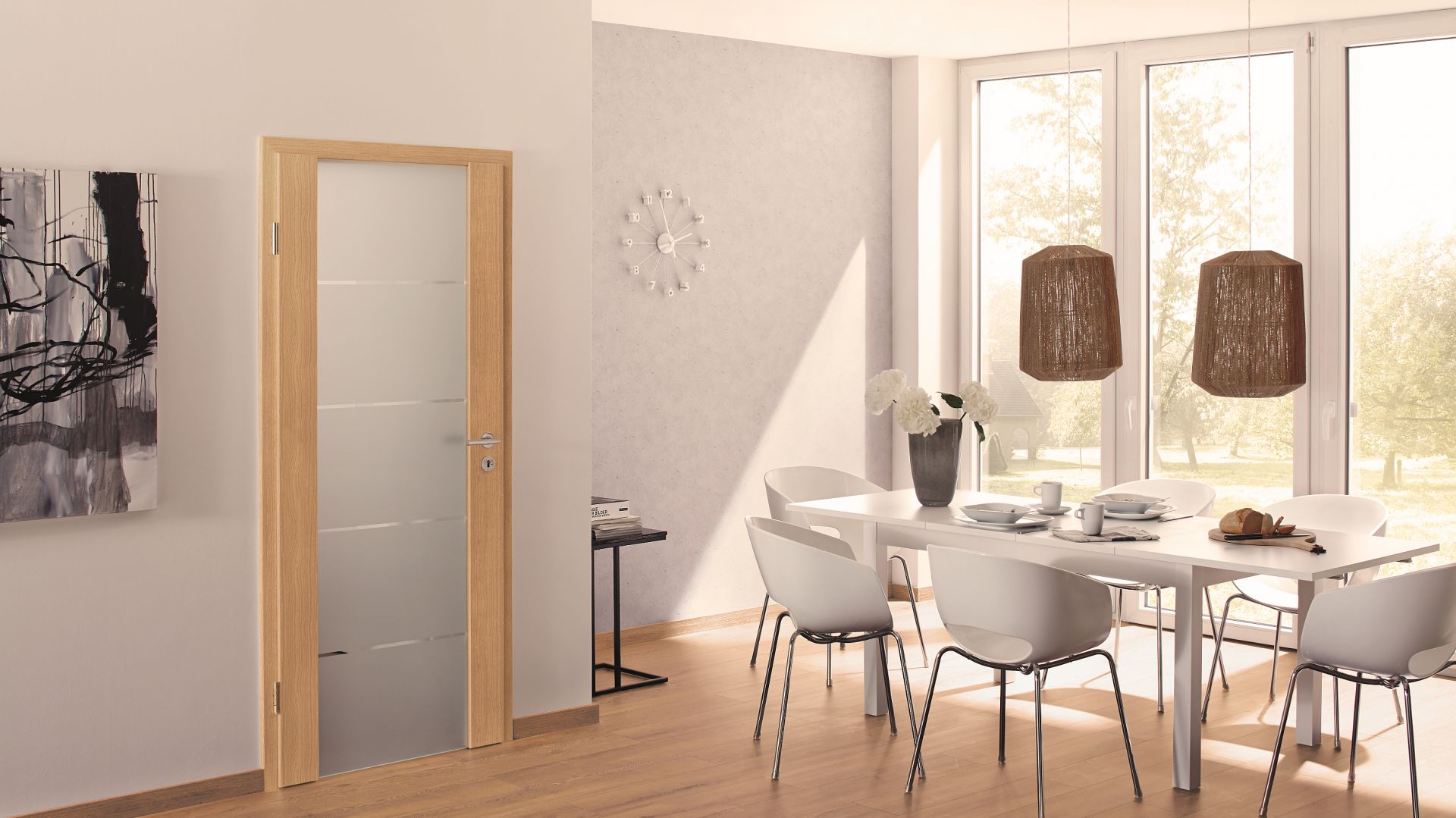 Drzwi drewniane z serii DesignLine. Dostępne w różnych wariantach wykonania oraz z ciekawymi elementami m.in. aplikacje ze stali nierdzewnej, pogłębione szczeliny, finezyjne. Do wyboru zarówno w naturalnych drewnianych okleinach, jak i w kolorowych lakierowanych powierzchniach. Cena: od 1.900 zł netto. Dostępne w ofercie firmy Hörmann. Fot. Hörmann