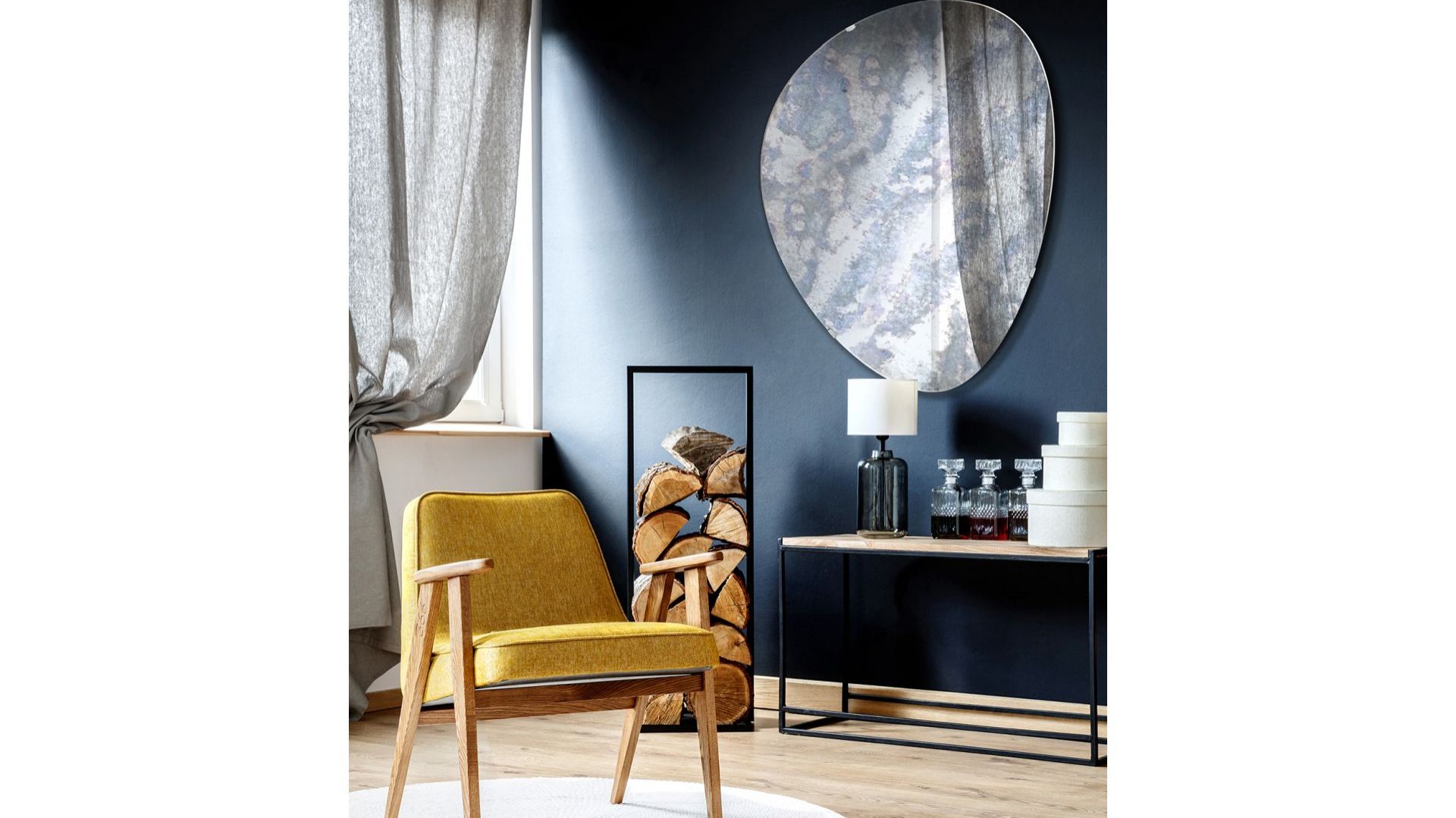 Fly - Lustro o ciekawym nieregularnym kształcie, z możliwością montażu w dowolnej pozycji/GieraDesign. Produkt zgłoszony do konkursu Dobry Design 2019.