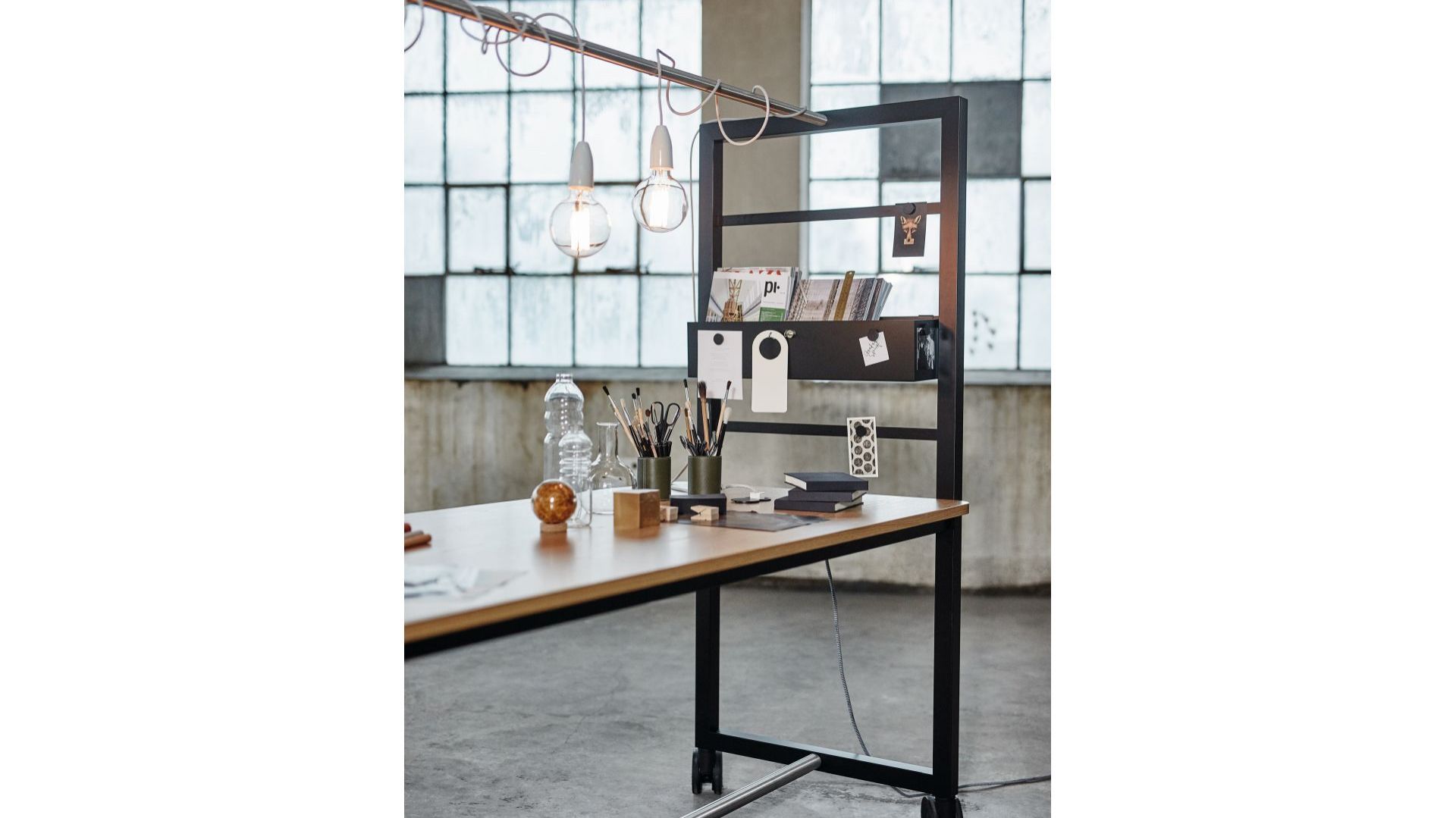 Stół Vagabond/Kinnarps. Produkt zgłoszony do konkursu Dobry Design 2019.