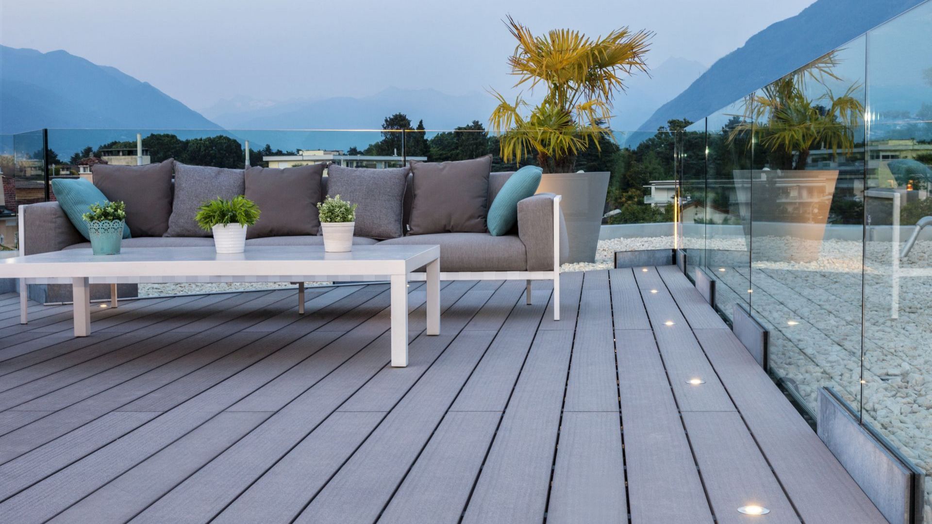 Deski kompozytowe RELAZZO/REHAU. Produkt zgłoszony do konkursu Dobry Design 2019