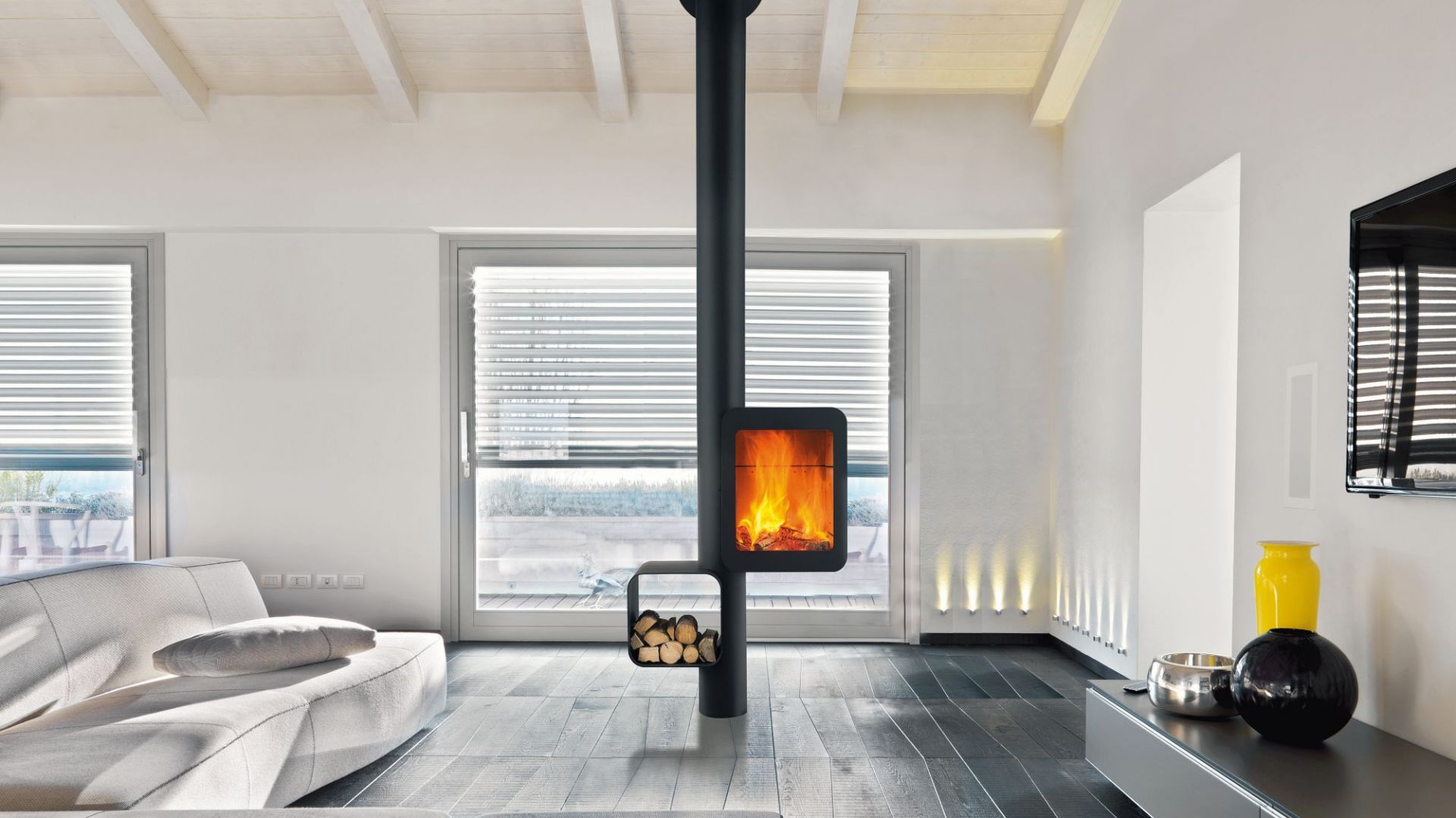 Kominek Grappus marki Focus przystosowany jest do instalacji w domach niskoenergetycznych. Kominek posiada znak Flamme verte, który gwarantuje wysokie parametry grzewcze przy niskiej emisji CO2. Fot. Koperfam