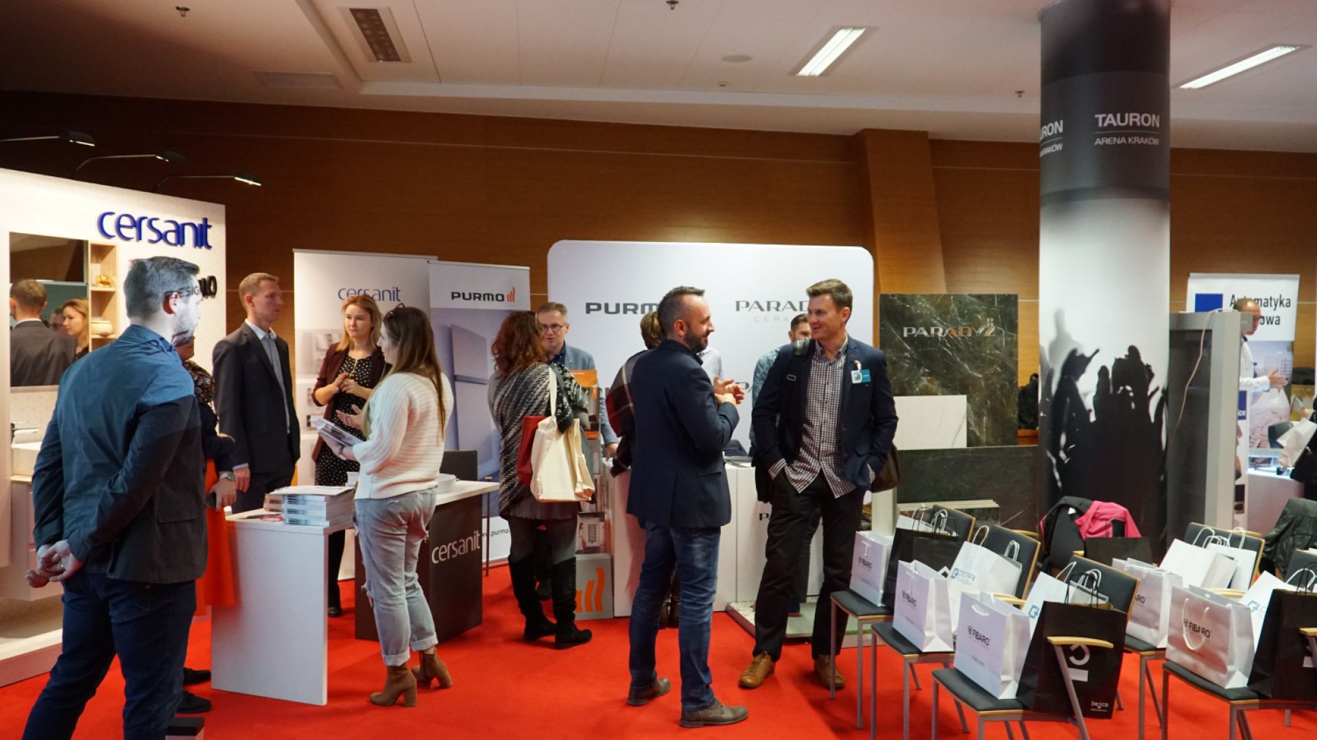 Stoiska partnerów podczas przerwy
