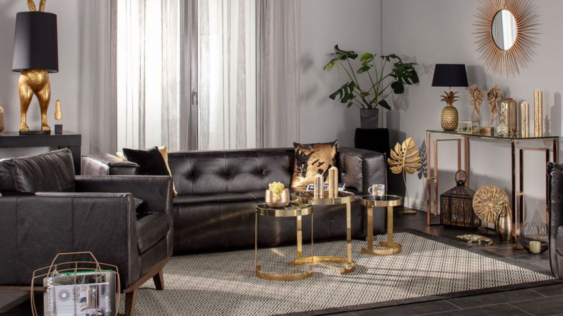 Meble do salonu: sofa Venito, fotel Moments. Fot. Dekoria.pl