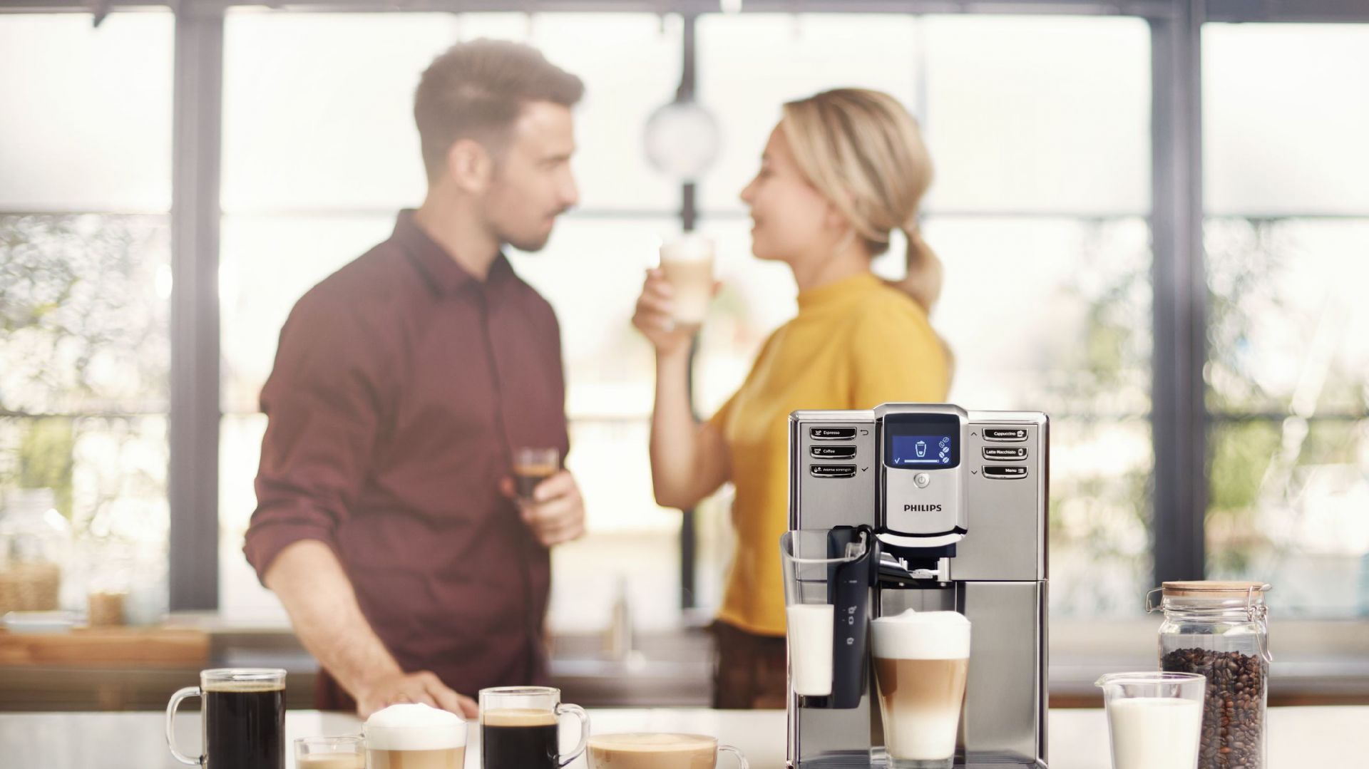 Nowoczesne ekspresy - idealne prezenty dla miłośników kawy. Fot. Philips