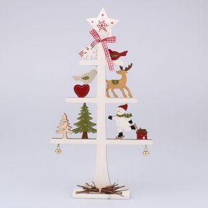 Dobrze dobrane dekoracje rozpalą w nas ciepłe, świąteczne emocje i sprawią, że pokój dzienny nabierze nowego charakteru. Drewniana choinka dekoracyjna dakls xmas tree; cena: 34 zł. Fot. Bonami.pl 