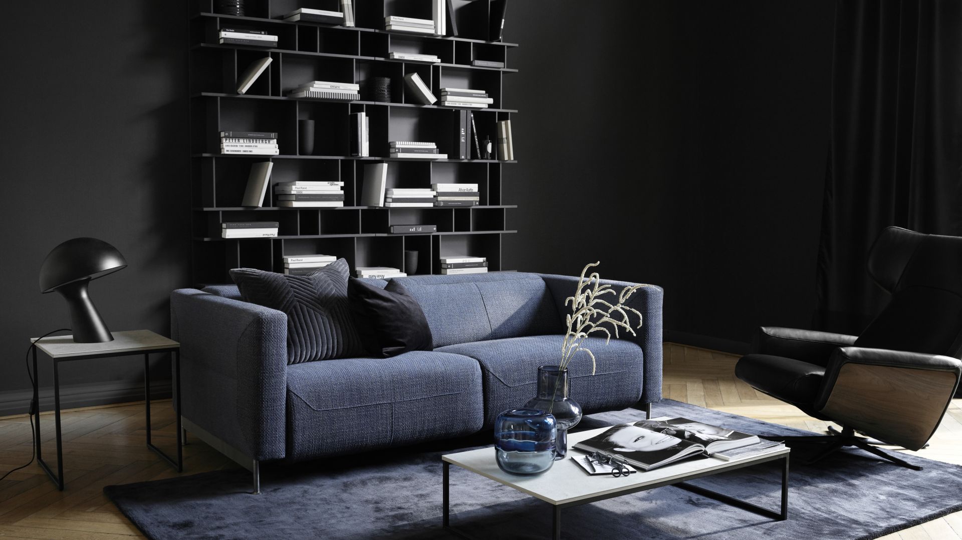 Elektryczna rozkładana sofa Parma to projekt Fransa Schrofera. Fot. BoConcept