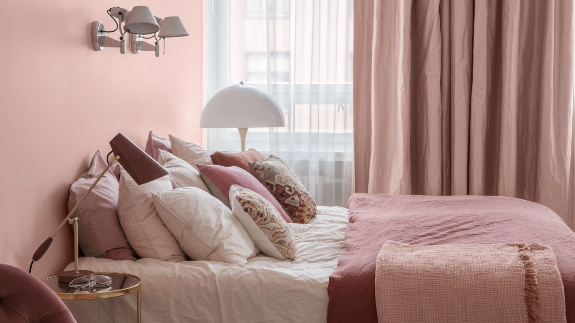 Wnętrza w stylu total look: farba Tikkurila Color Now 2019, kolor H320 Magnolia. Fot. Tikkurila