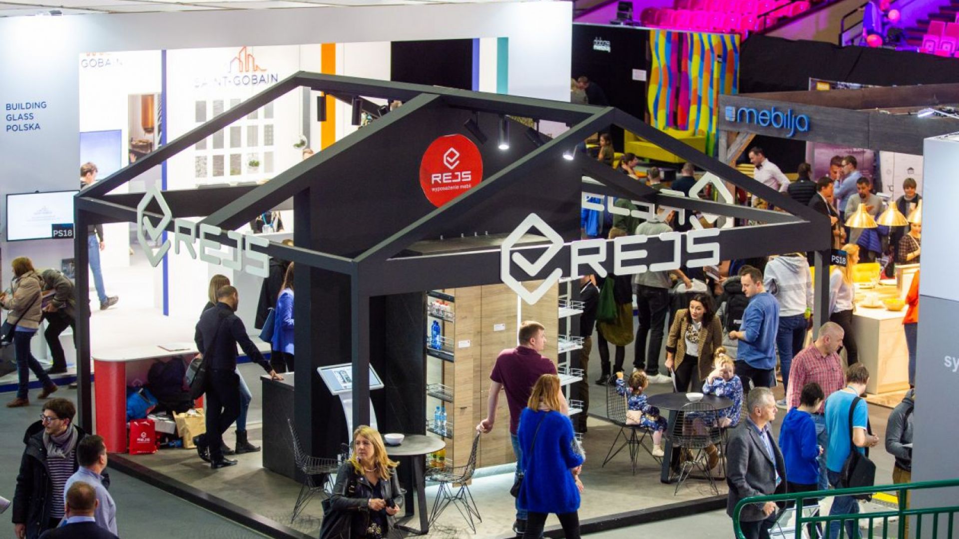 Ekspozycję firmy Rejs podczas 4 Design Days odwiedziło mnóstwo osób. Fot. PTWP