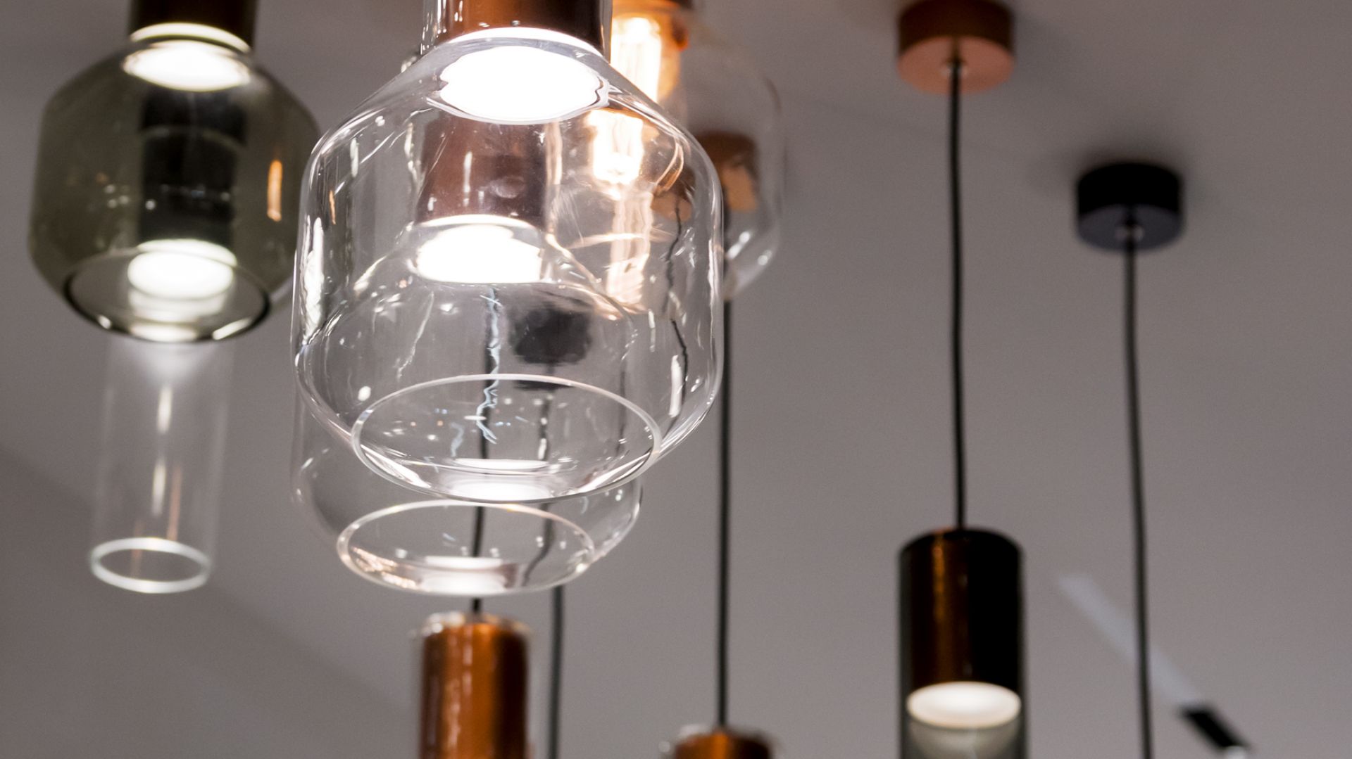 Nowoczesne lampy: kolekcja Modern Glass. Fot. AQForm