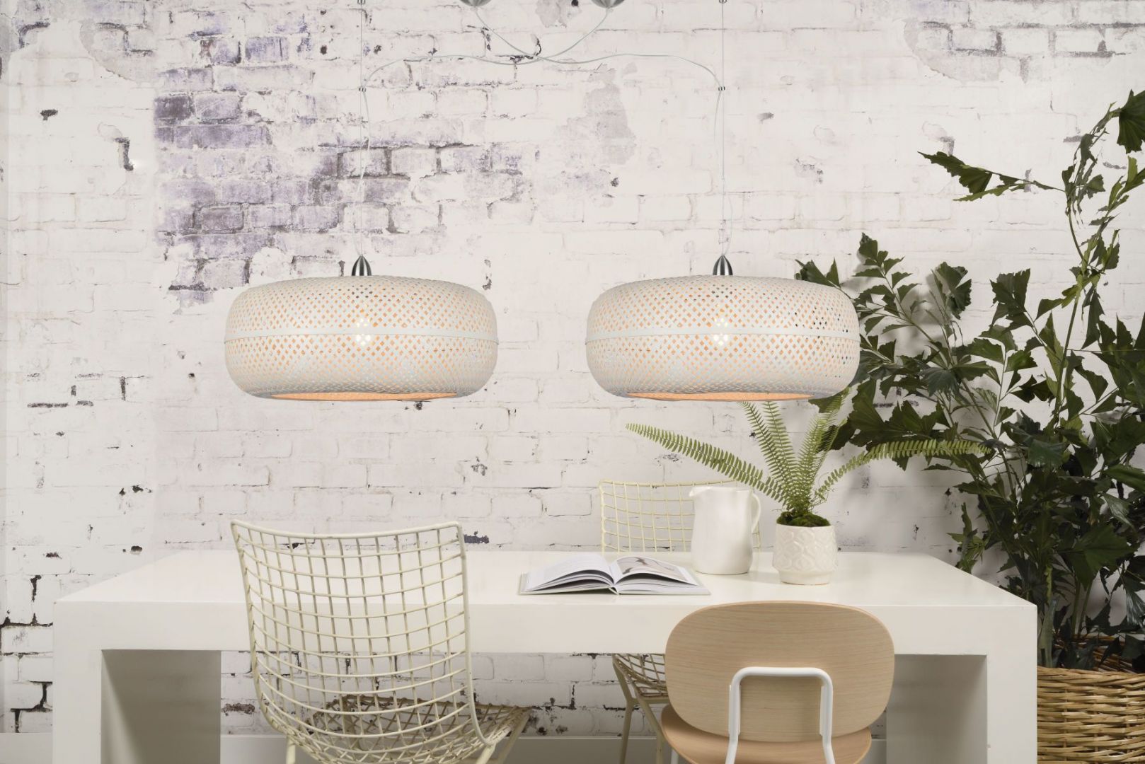 Nowoczesne oświetlenie z misją: lampa Palawan marki Romi. Fot. Romi/ Dutchhouse.pl