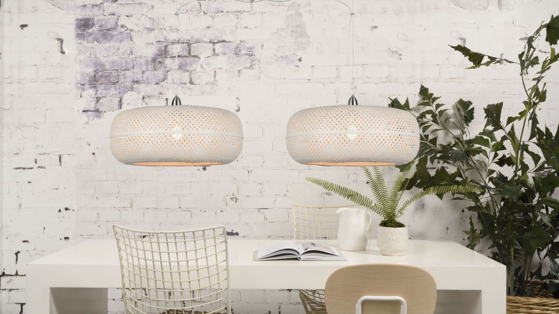 Nowoczesne oświetlenie z misją: lampa Palawan marki Romi. Fot. Romi/ Dutchhouse.pl