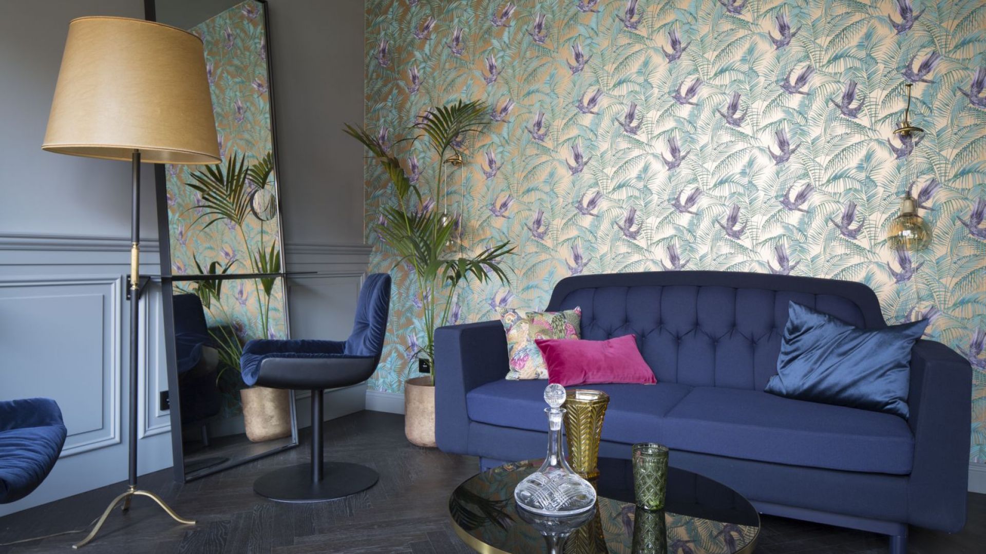Na powierzchni 50 m kw. pojawiają się elementy w stylu art déco, glamour i orientalnym. Projekt: Michał Gulajski, Wnętrza Michała, Fot. Piotr Mastalerz