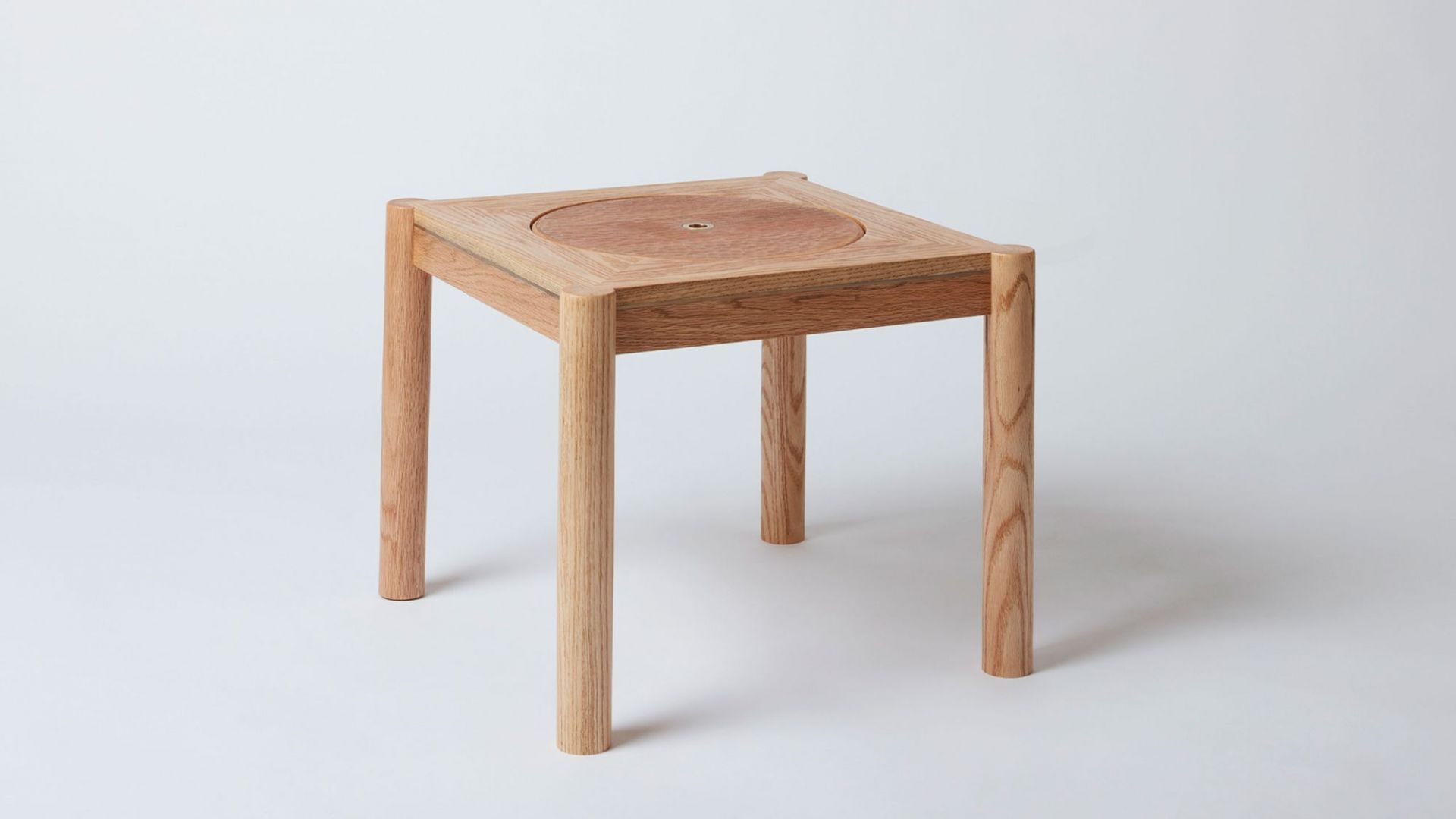 Użyteczny stół, projekt: Companion table, autor: Paul Wones. Fot. Building Crafts College (BCC)