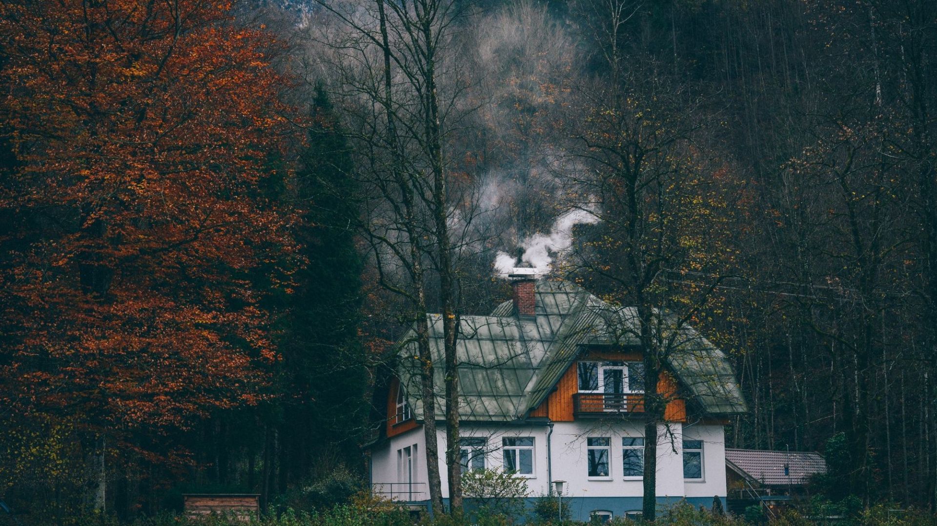 Kominy stalowe - zasady doboru i bezpiecznego użytkowania. Fot. Shutterstock