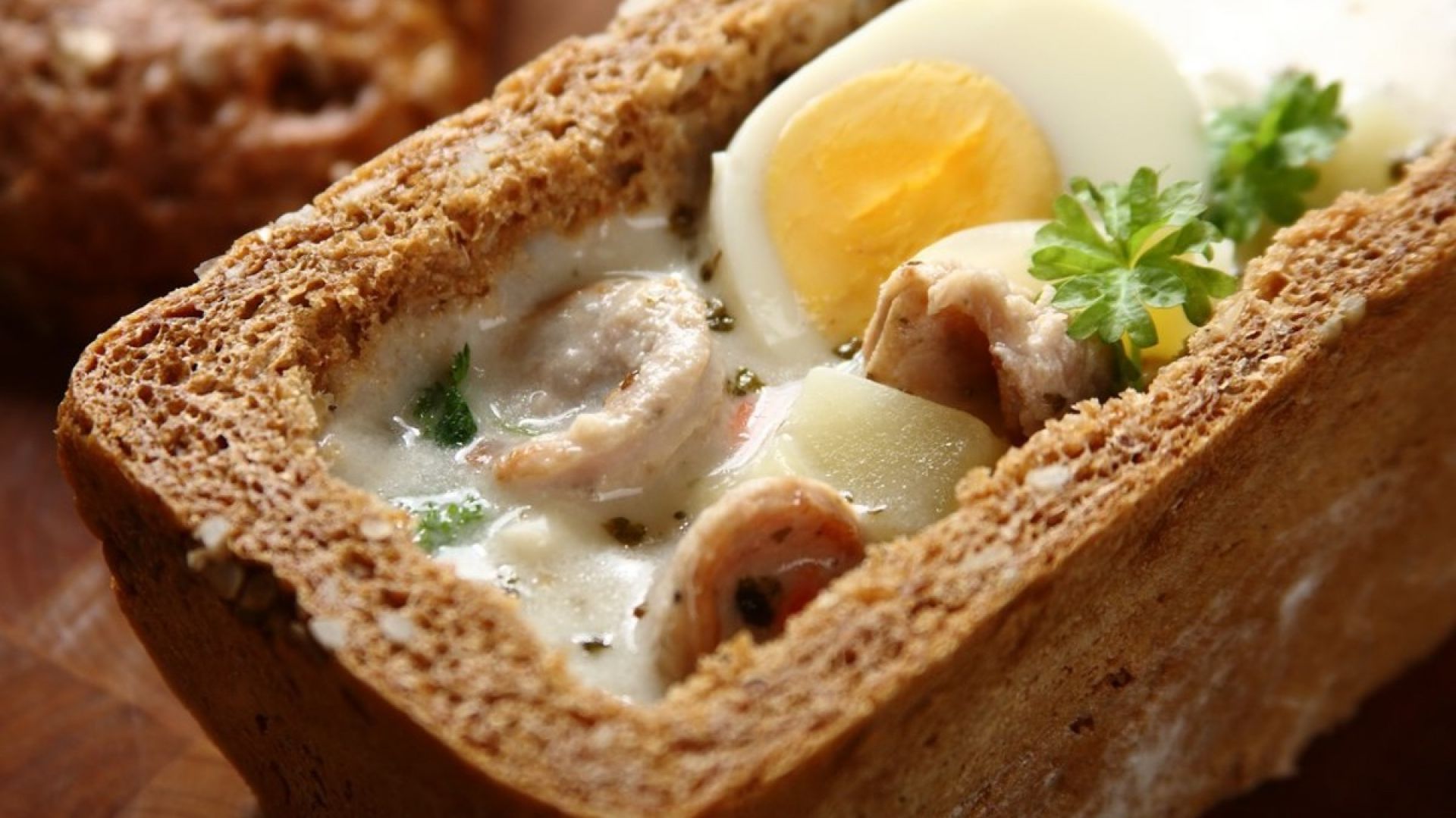 Wielkanocny żurek w chlebie. Fot. Knorr