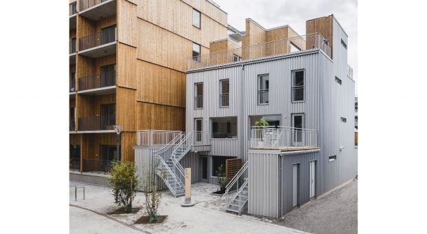 Zrównoważone budownictwo - ciekawy budynek z fasadą ze stali