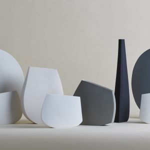 Kose to mediolańska manufaktura, którą prowadzi Rosaria Rattin. Projektowane przez nią wazy charakteryzują się czystymi formami. Fot.Mood-Design/KOSE 