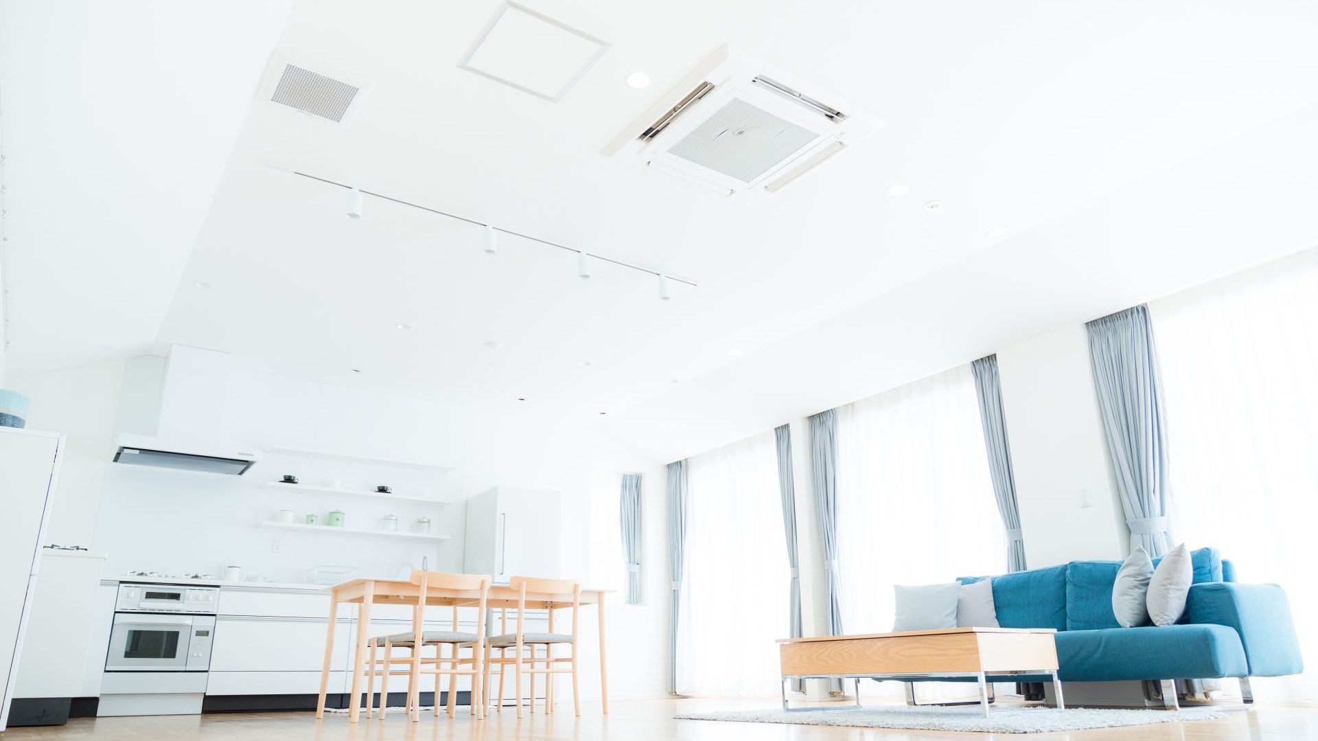 Jednostka klimatyzacyjna kasetonowa fot. Shutterstock.jpg