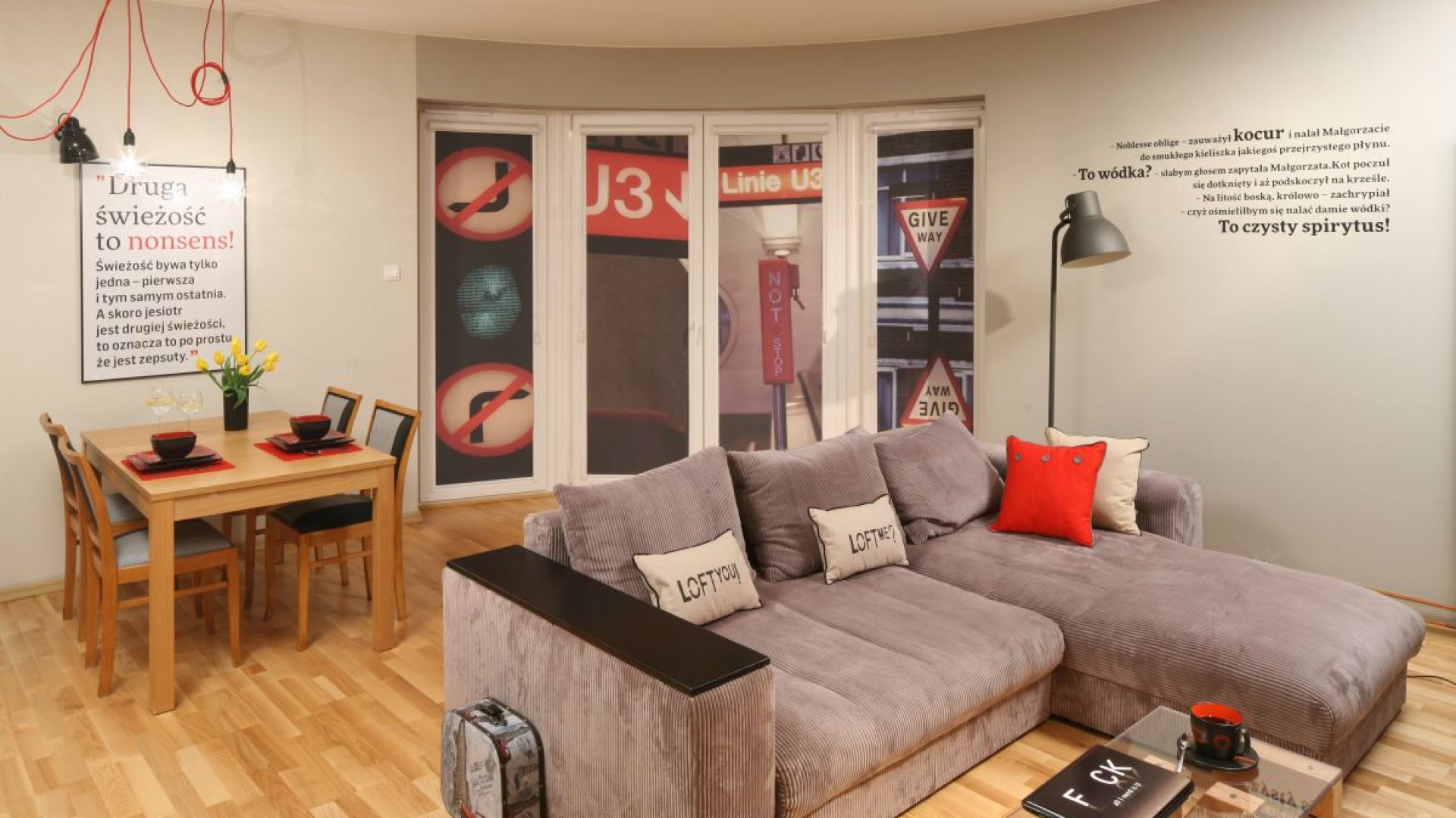 Salon z kuchnią i jadalnią. 30 pięknych wnętrz polskich domów. Projekt: Iza Szewc. Fot. Bartosz Jarosz