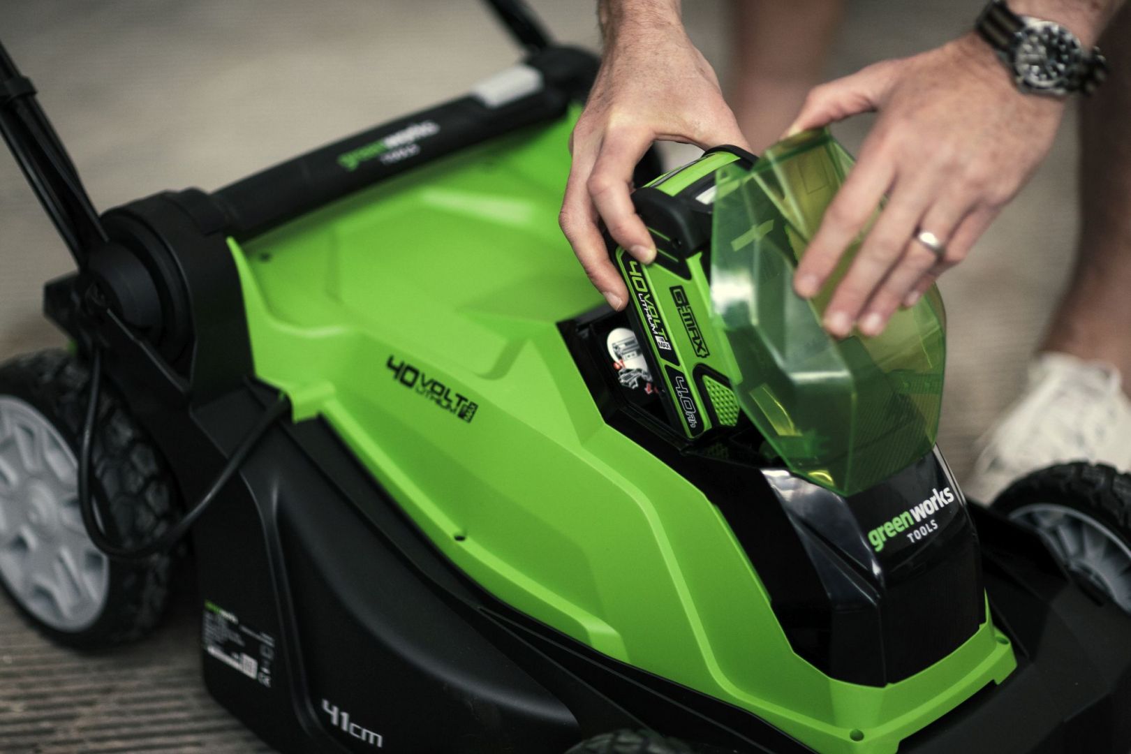 Kupujemy kosiarkę - najważniejsze kryteria wyboru. Fot. Greenworks/Lange Łukaszuk