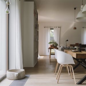 Mieszkanie dla rodziny: otwarte wnętrza inspirowane naturą. Projekt i zdjęcia: Studio.O
