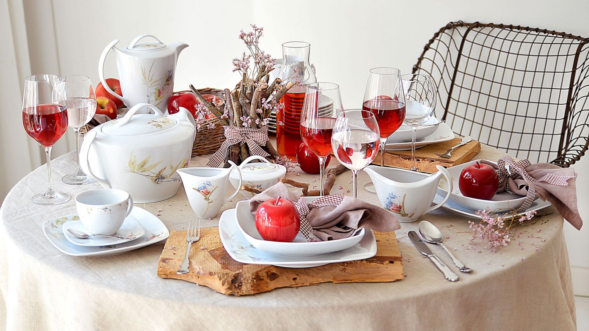 Porcelana Akcent wzbogacona w dekorację Letni Czar. Fot. Chodzież