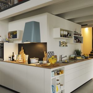 Pastelowe akcenty w kuchni: okapy Smart Deco. Fot. Franke