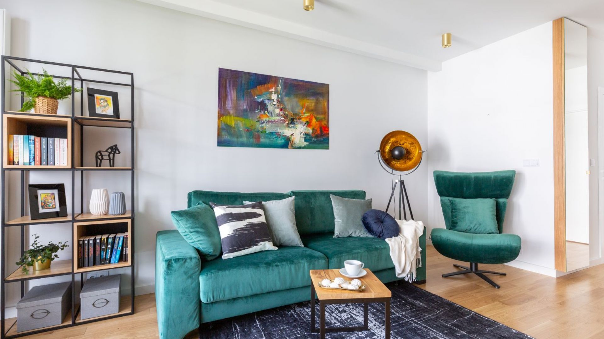 Kolor w salonie. Projekt: Decoroom. Fot. Pion Poziom