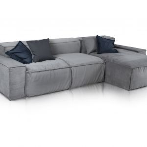 Dom pod Toruniem. Sofa stanowi centralny i charakterystyczny punkt części dziennej. Fot. Inspirium 