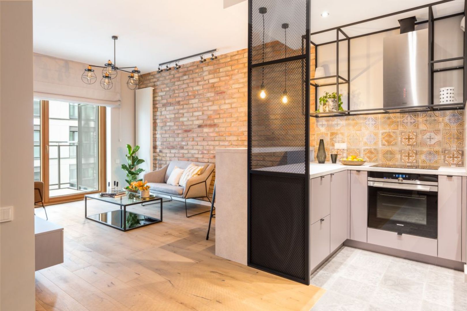 Śródmiejski apartament: styl industrialny w wersji soft. Projekt i zdjęcia: Decoroom