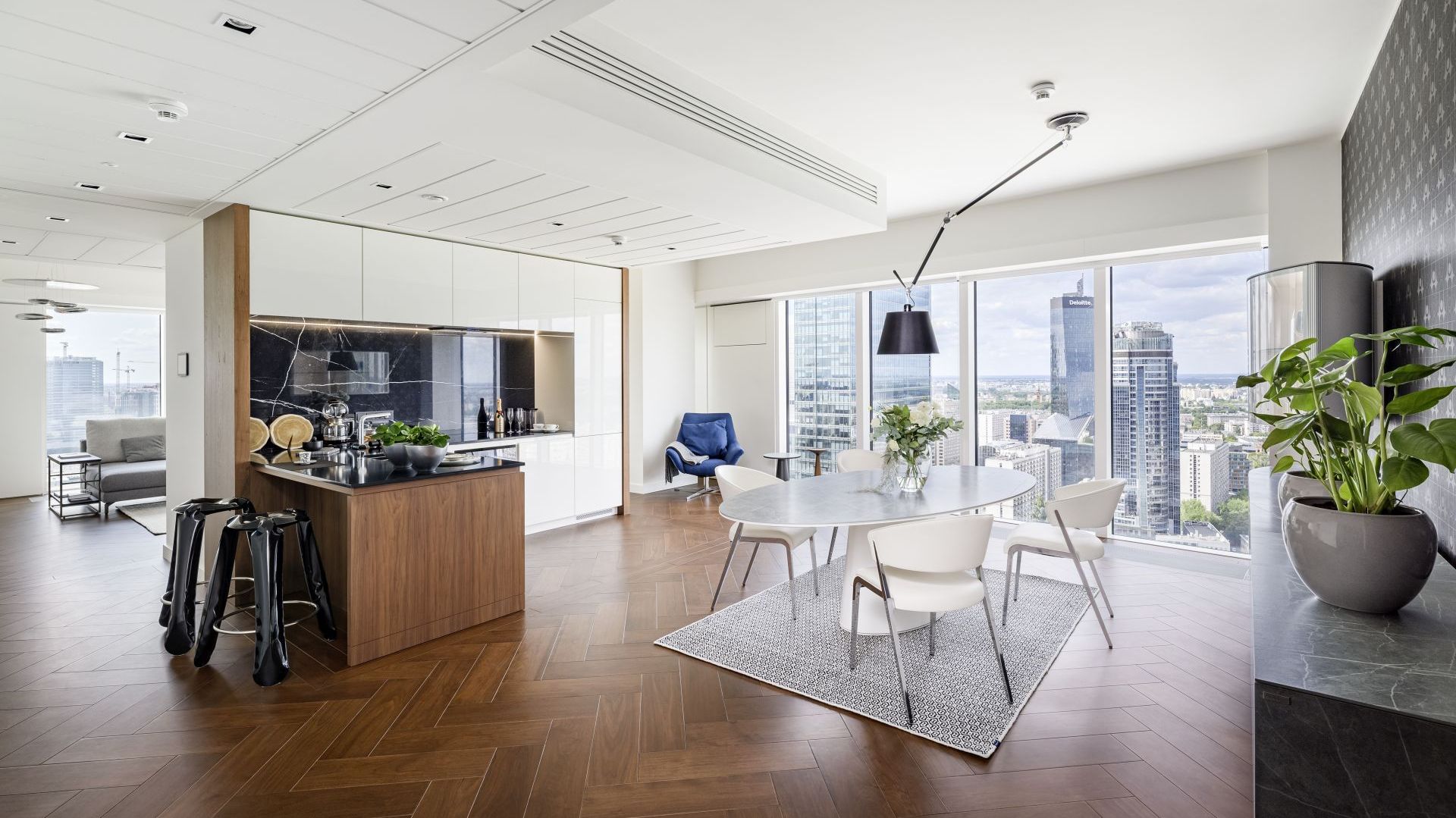 Złota 44. Apartament Glace to klasyka w nowoczesnym wydaniu. Projekt: Aksonometria. Fot. mat. prasowe Złota 44