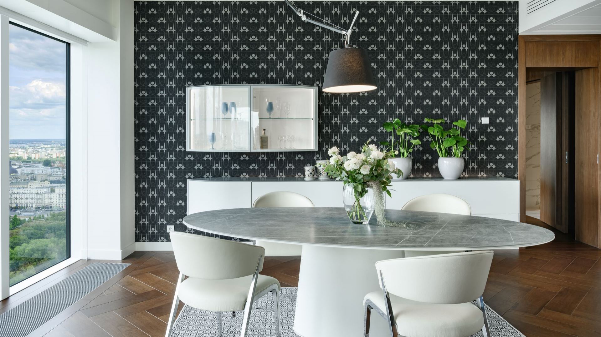 Złota 44. Apartament Glace to klasyka w nowoczesnym wydaniu. Projekt: Aksonometria. Fot. mat. prasowe Złota 44