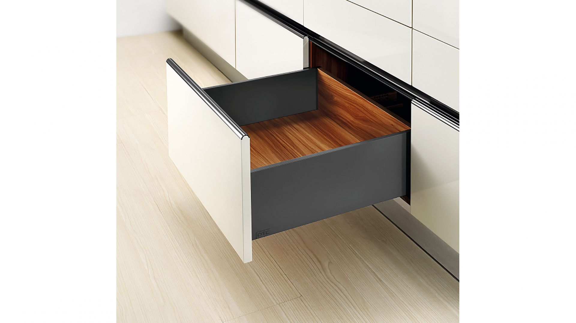 10 SLIM BOX - innowacyjny system szuflad wyposażony w ultracienkie płaszcze boczne charakteryzuje się nowoczesnym oraz gładkim wzornictwem. Zmniejszony rozmiar boków i wysokie obciążenie dynamiczne 40 kg. Fot. Amix