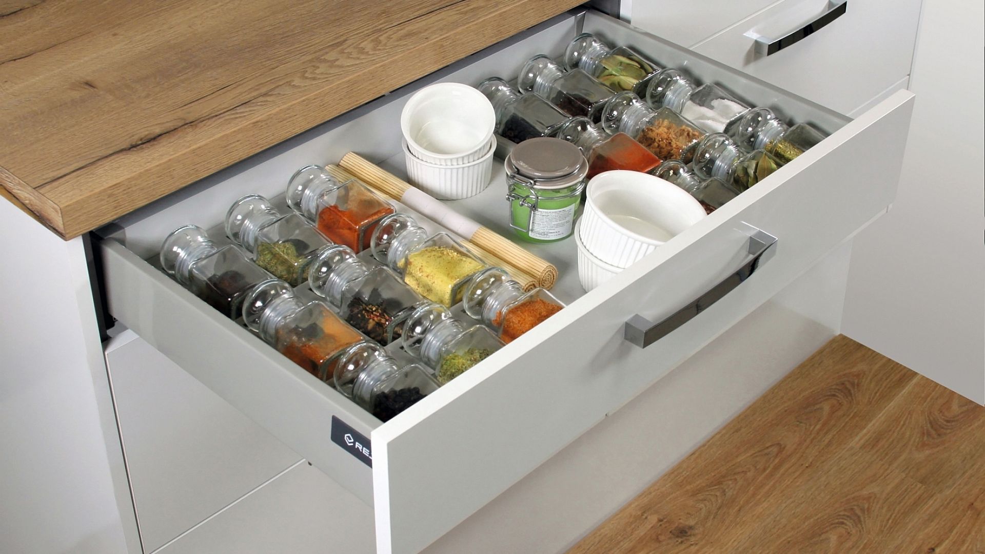 COMFORT BOX - szuflada z organizerem na przyprawy. Fot. Rejs