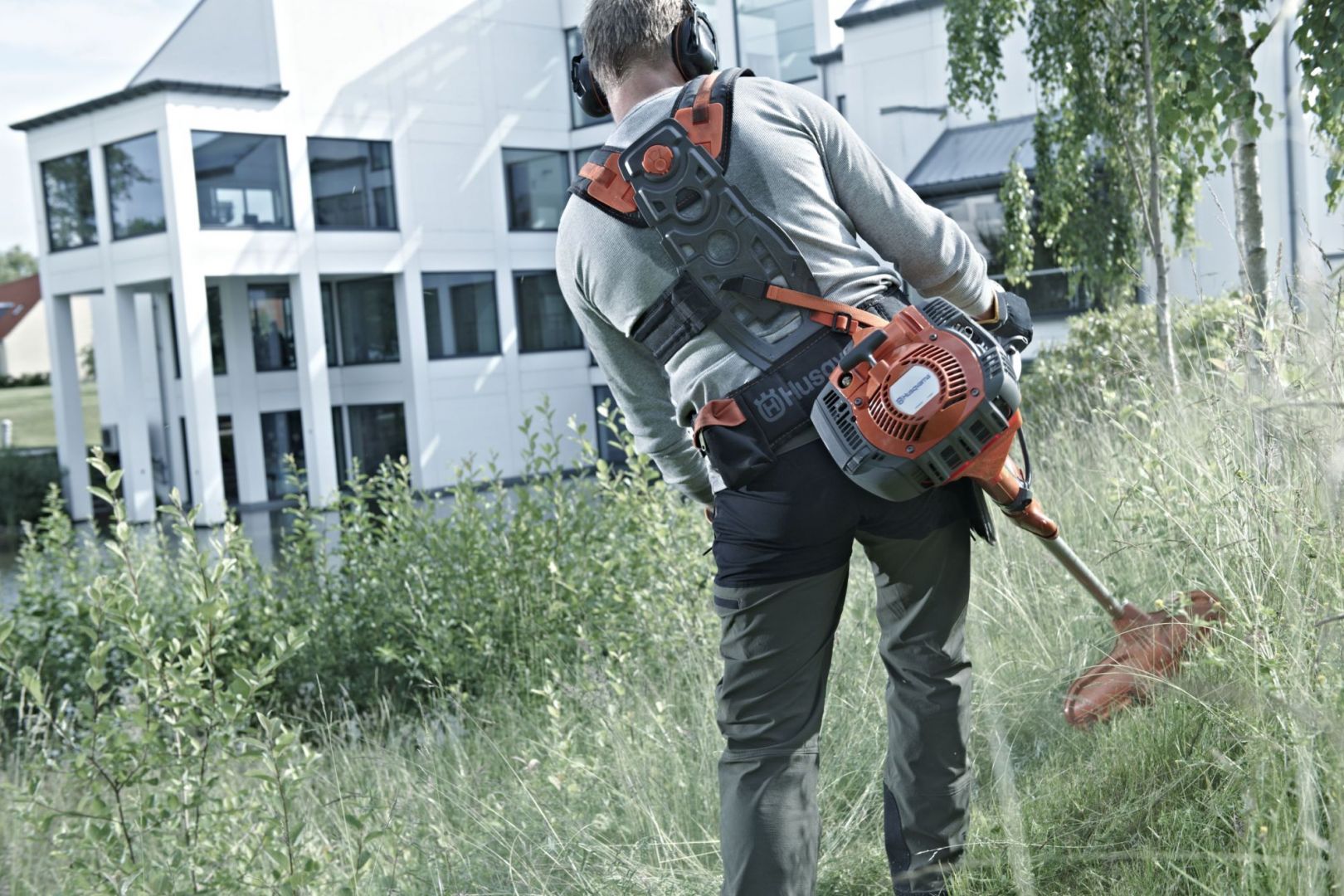 Nowoczesne wykaszarki. Fot. Husqvarna