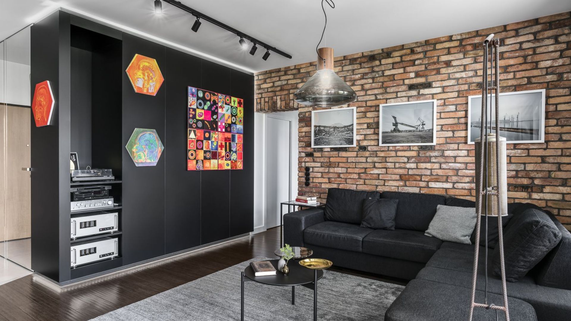 Apartament w Gdyni: piękne, artystyczne wnętrze. Projekt: Pracownia Magma. Fot. FotoMohito