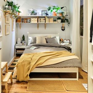 Meble do sypialni z kolekcji Trysil dostępne w ofercie firmy IKEA. Fot. IKEA