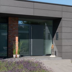 Zbudowane z aluminium i stali nierdzewnej drzwi ThermoSafe Hybrid i ThermoPlan Hybrid są wyjątkowo odporne na wszelkie odkształcenia, nawet przy dużych różnicach temperatur między ich wewnętrzną a zewnętrzną stroną. Fot. Hörmann 