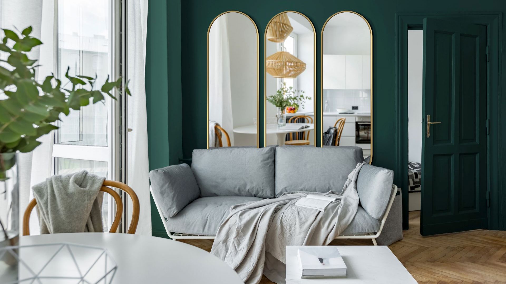 Kolekcja luster Ambient - bogata seria luster w cienkiej ramce, w wielu rozmiarach i kolorach/GieraDesign. Produkt zgłoszony do konkursu Dobry Design 2020.