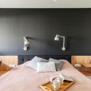 Przytulna sypialnia. Projekt i zdjęcia: Deer Design